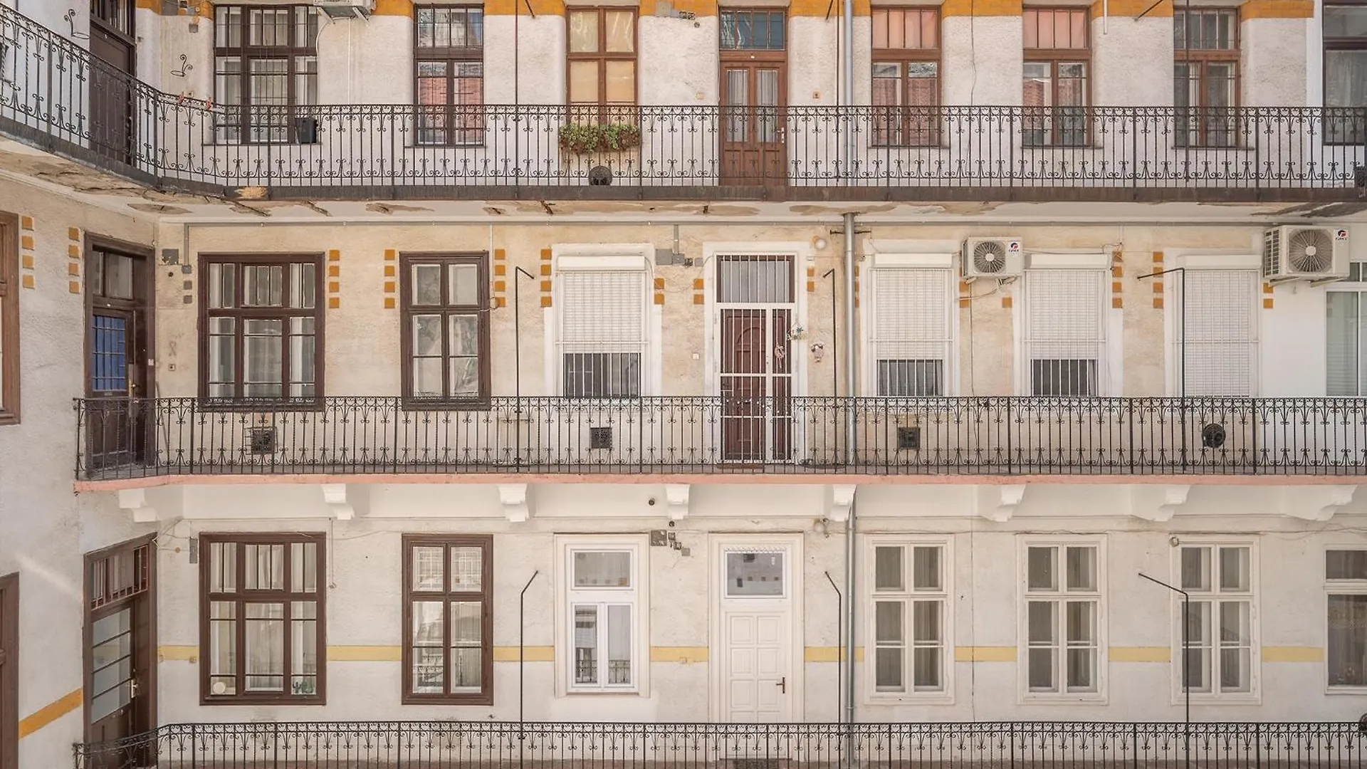 Quiet Central Apartment Near Heroes Square By Cavaland Budapest Hungary