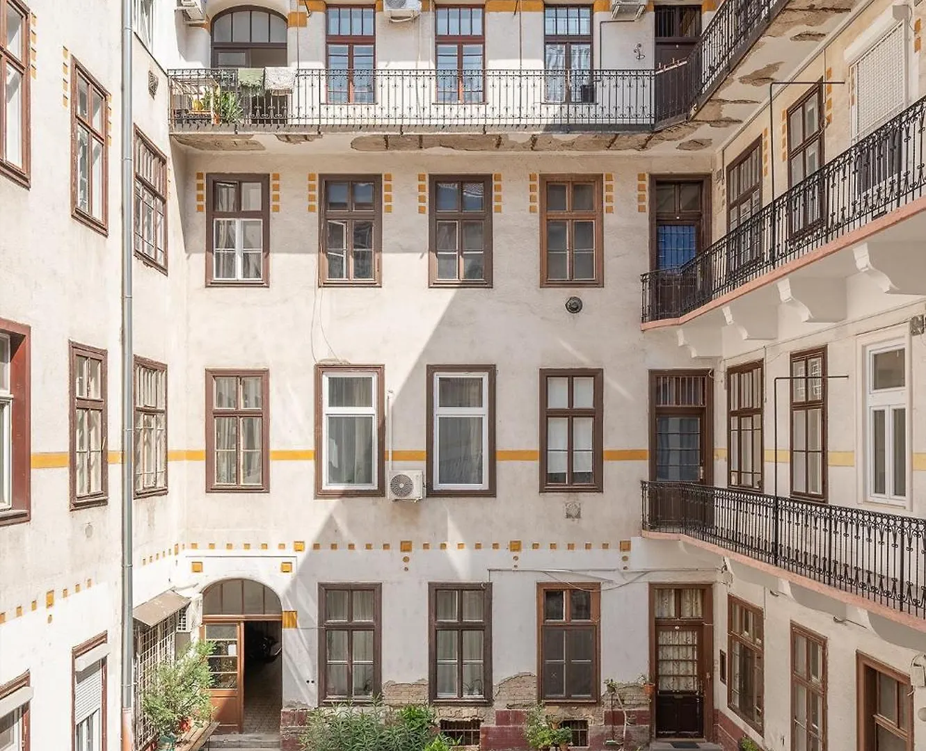 Quiet Central Apartment Near Heroes Square By Cavaland Budapest Hungary