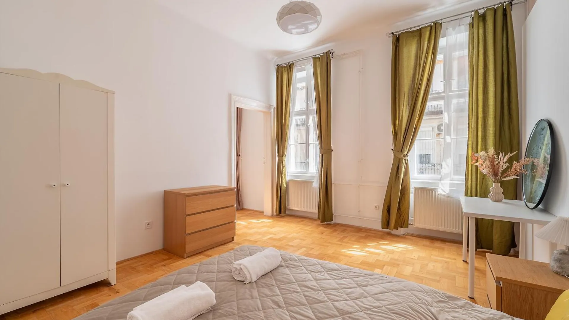 Quiet Central Apartment Near Heroes Square By Cavaland Budapest