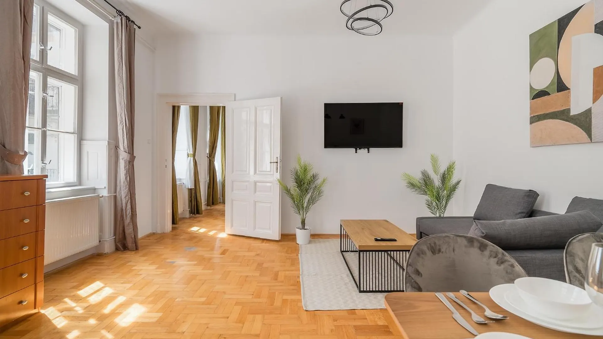 Quiet Central Apartment Near Heroes Square By Cavaland Budapest